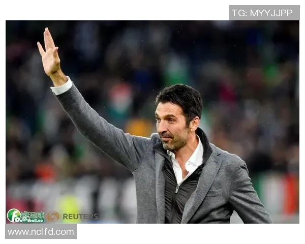 德国足球明星布冯的传奇职业生涯与对足球的热爱之路 德国足球明星布冯的传奇职业生涯与对足球的热爱之路