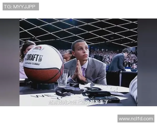 瘦小足球明星的传奇故事与成就揭秘,谁是球场上的小巨人 瘦小足球明星的传奇故事与成就揭秘,谁是球场上的小巨人